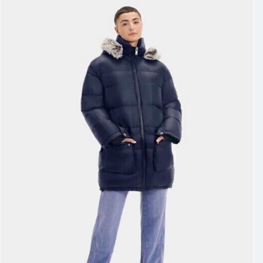 UGG Puffer Jacket with Quilted Design and Hood gently used,size Women’s XL